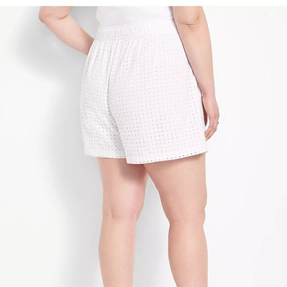 Lane Bryant White Eyelet High Rise 100 Cotton Denim Pull on Shorts Pockets Sz 22 - Picture 2 of 8